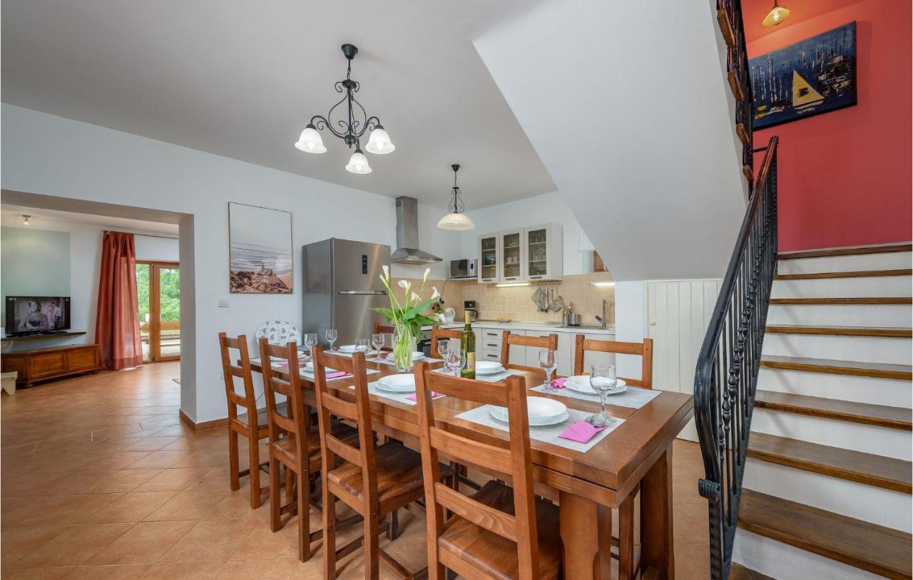 Cozy Home In Pamici With Kitchen Kültér fotó
