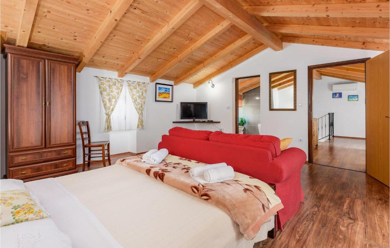 Cozy Home In Pamici With Kitchen Kültér fotó