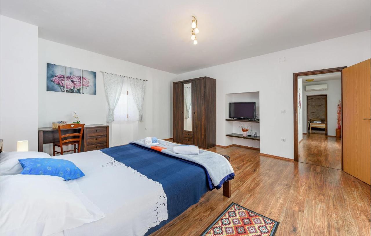 Cozy Home In Pamici With Kitchen Kültér fotó