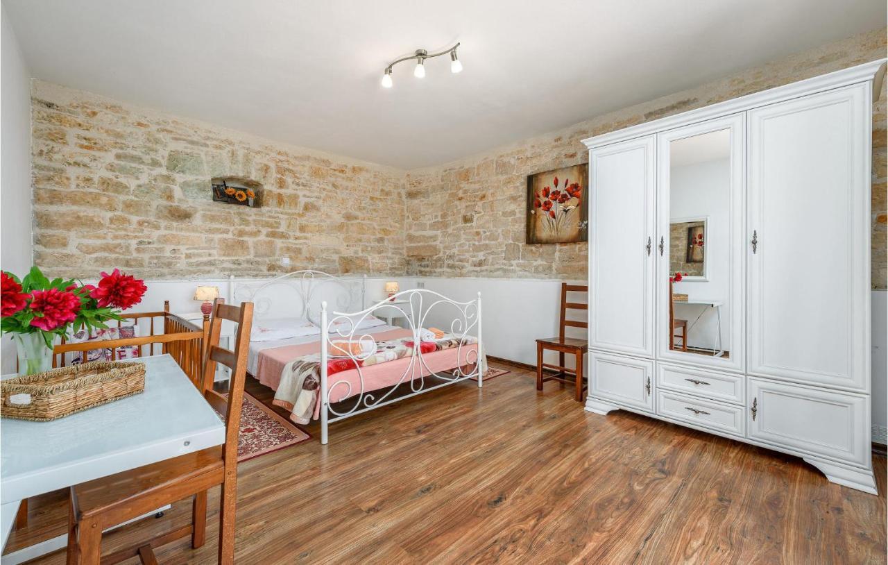 Cozy Home In Pamici With Kitchen Kültér fotó