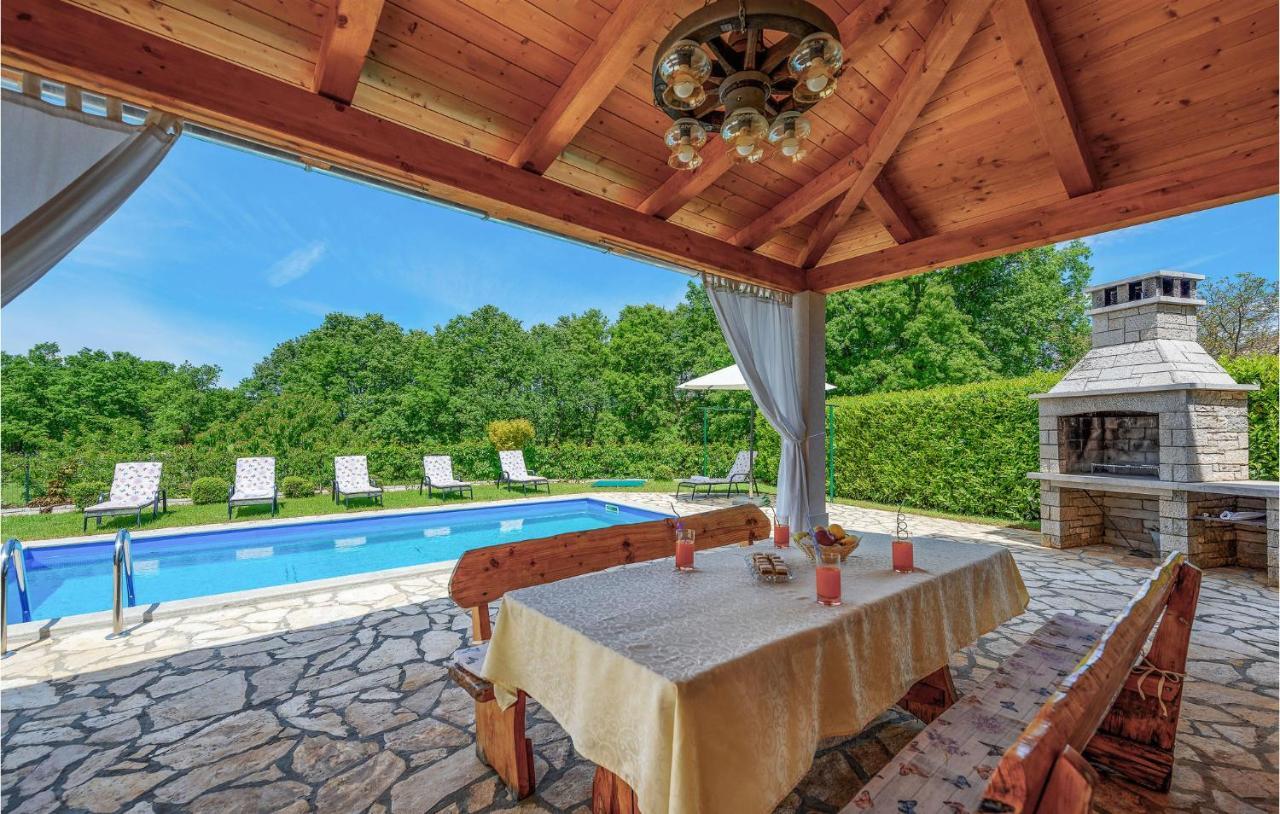 Cozy Home In Pamici With Kitchen Kültér fotó