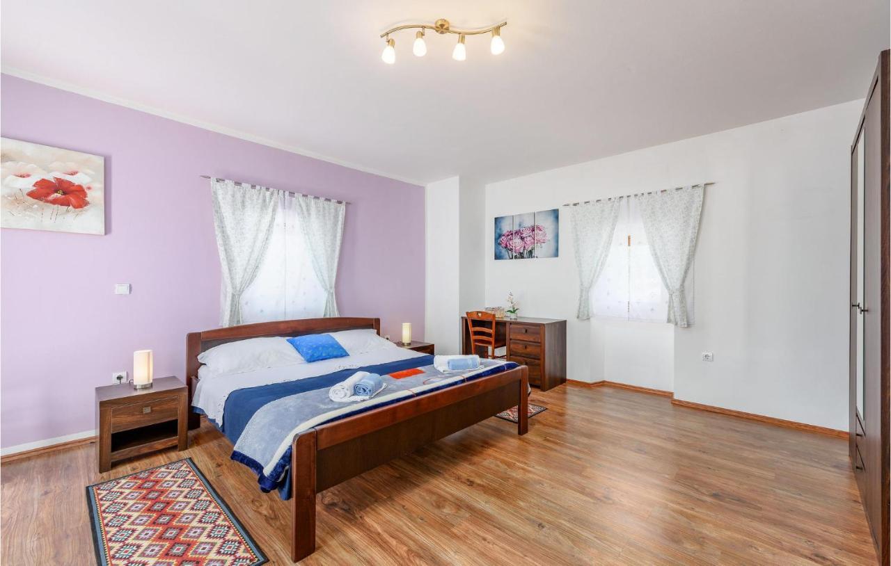 Cozy Home In Pamici With Kitchen Kültér fotó